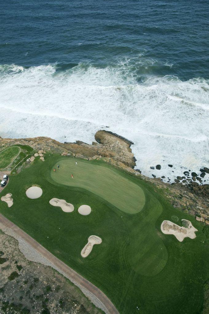 Luftbild eines Kliffenlochs von Pinnacle Point, Mossel Bay