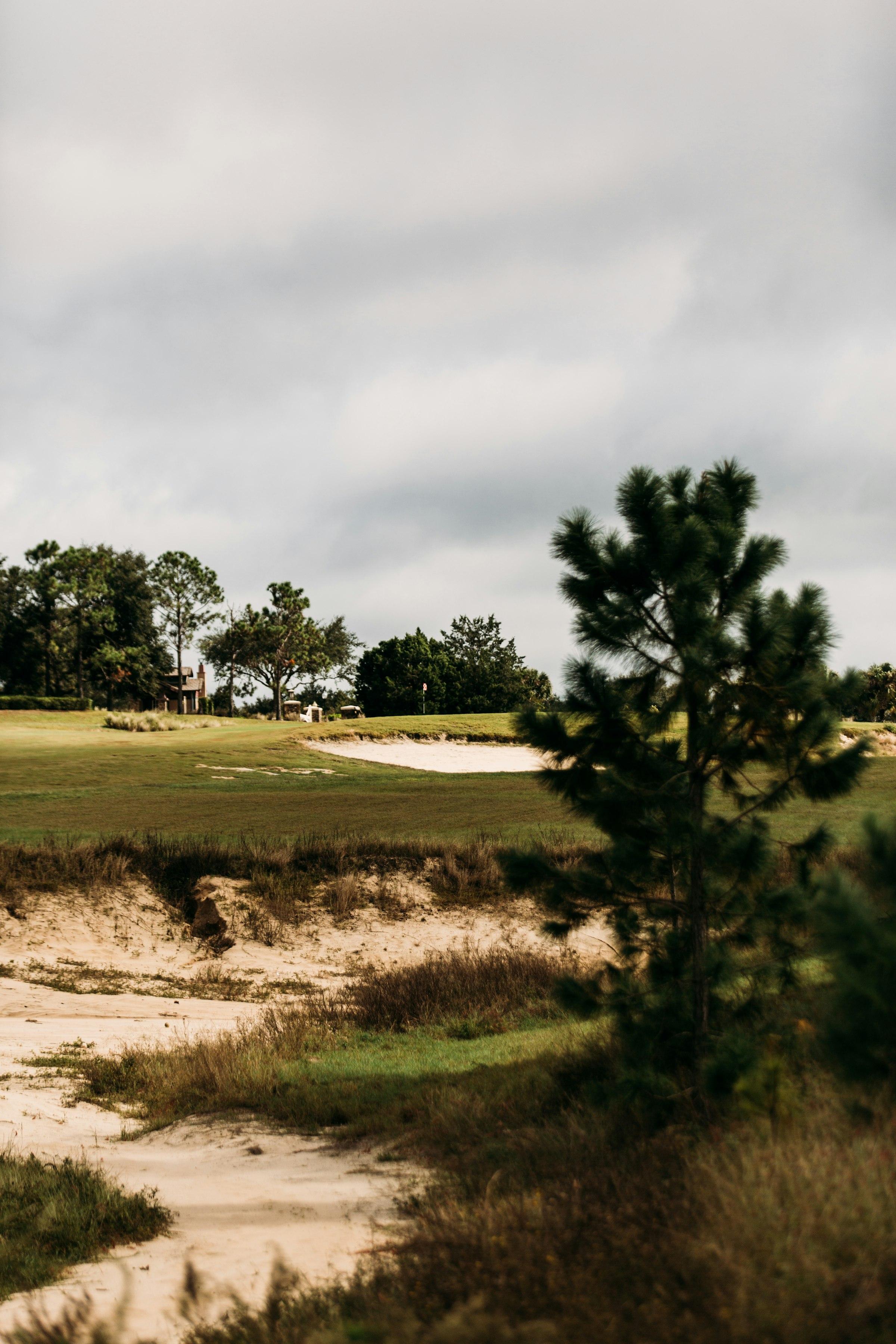 Golfplatz mit Fairway und Bunkern, Symbolbild – nicht das Hotel Kempinski Hotel Soma Bay